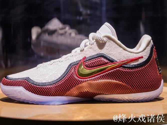 圣诞大战出勤王！圣诞王牌配色Lebron23官图释出，月底上市