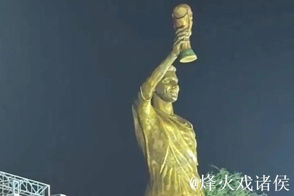 梅西印度行启程，加尔各答揭幕21米高捧杯雕像